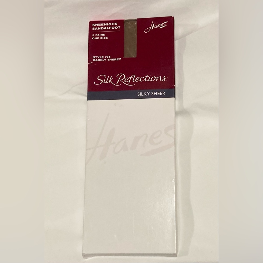 Hanes Silk Reflections travel buff knee highs sandal foot style 725 Barely there